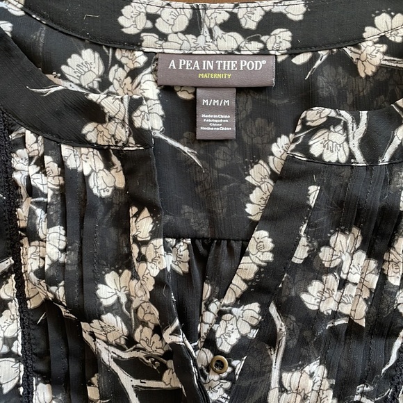 A Pea in the Pod Maternity Blouse - Picture 2 of 3